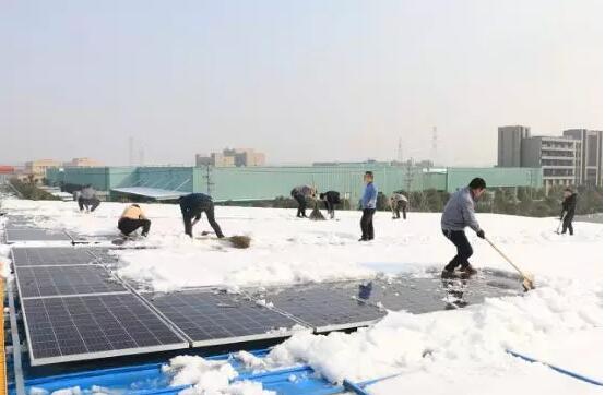 1MW屋頂光伏電站如何除雪？這個業(yè)主的建議真好！