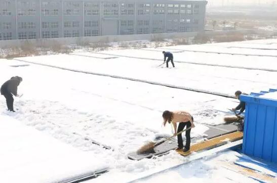 1MW屋頂光伏電站如何除雪？這個業(yè)主的建議真好！