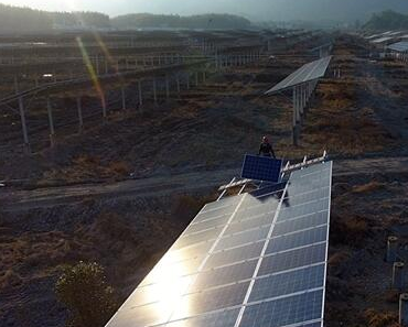 福建占地面積最大光伏發(fā)電站一期太陽能光伏板安裝成功